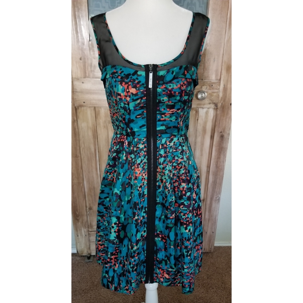 Kensie printed front zip dress size 4